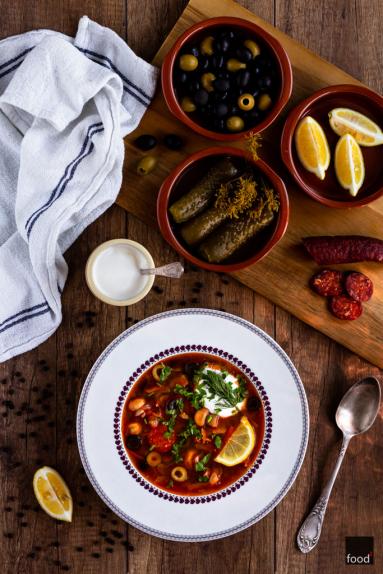 Zdjęcie - Solanka – ukraińska zupa z mięsem i ogórkami kiszonymi - Przepisy kulinarne ze zdjęciami