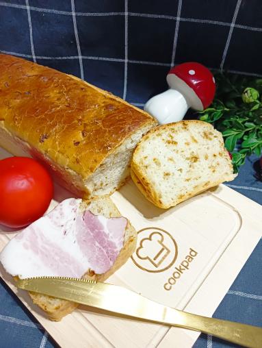 Zdjęcie - Chleb bez wyrabiania z cebulką prażoną - Przepisy kulinarne ze zdjęciami