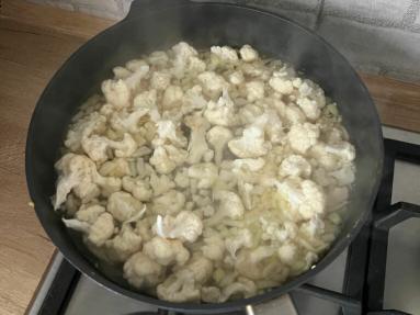 Zdjęcie - Kurczak w warzywnym sosie kalafiorowym - Przepisy kulinarne ze zdjęciami