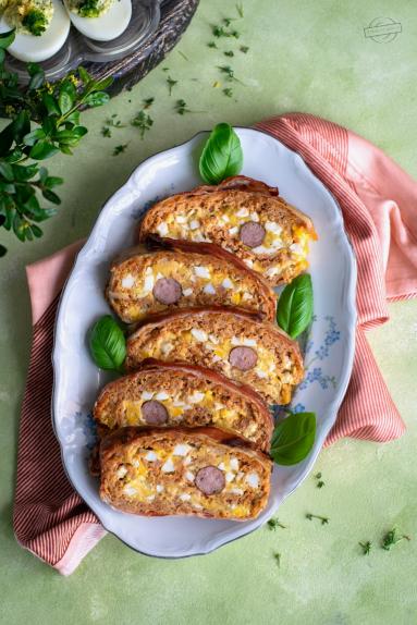 Zdjęcie - Pieczeń z jajkami i kabanosem - Przepisy kulinarne ze zdjęciami