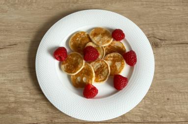 Zdjęcie - Miniaturowe placuszki kefirowe - Przepisy kulinarne ze zdjęciami