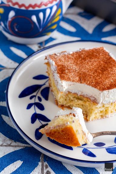 Zdjęcie - Torta tres leches – mleczne ciasto z Ameryki Łacińskiej - Przepisy kulinarne ze zdjęciami