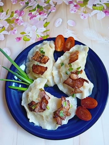 Zdjęcie - Pierogi z ziemniakami i cebulką - Przepisy kulinarne ze zdjęciami