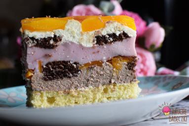 Zdjęcie - Ciasto tortowe z brzoskwiniami - Przepisy kulinarne ze zdjęciami