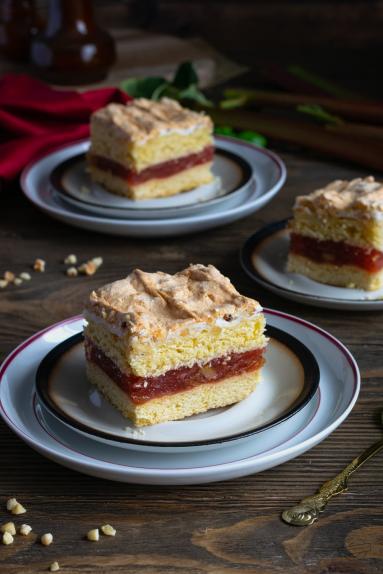 Zdjęcie - Kruche ciasto z rabarbarem - Przepisy kulinarne ze zdjęciami