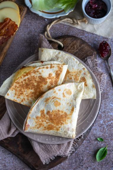 Zdjęcie - Składana tortilla po góralsku - Przepisy kulinarne ze zdjęciami