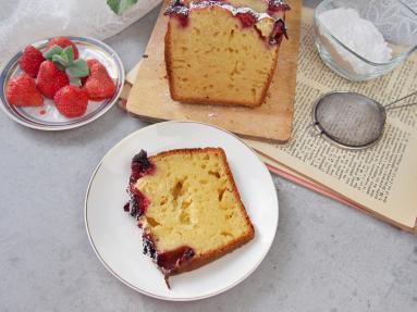 Zdjęcie - Najprostsze ciasto z truskawkami - Przepisy kulinarne ze zdjęciami