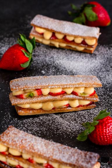 Zdjęcie - Millefeuille z truskawkami i kremem waniliowym - Przepisy kulinarne ze zdjęciami