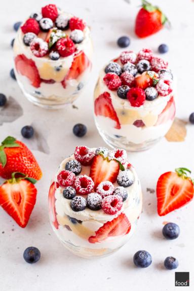 Zdjęcie - Trifle z owocami lata - Przepisy kulinarne ze zdjęciami