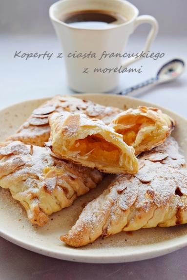 Zdjęcie - Koperty z ciasta francuskiego z morelami - Napiecyku - Przepisy kulinarne ze zdjęciami