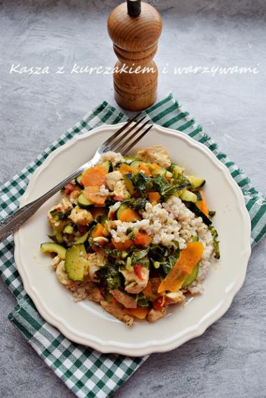 Zdjęcie - Kasza perłowa z warzywami i filetem kurczaka - Napiecyku - Przepisy kulinarne ze zdjęciami
