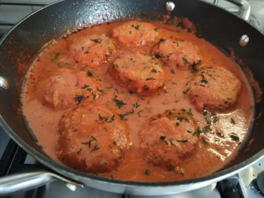 Zdjęcie - Mielone w sosie pomidorowo śmietankowym. - Przepisy kulinarne ze zdjęciami