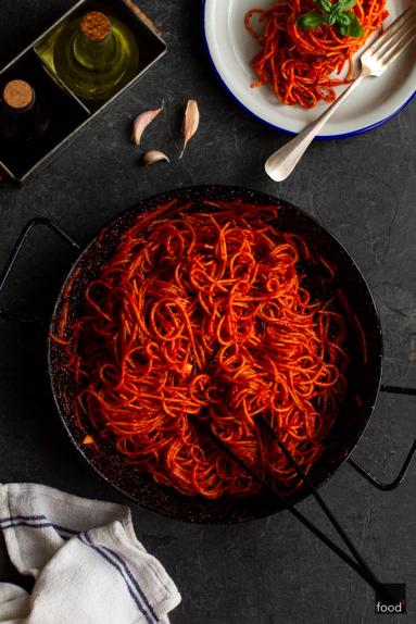 Zdjęcie - Spaghetti all&#039;Assassina – zabójczo pyszny makaron z Bari - Przepisy kulinarne ze zdjęciami