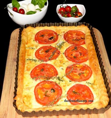 Zdjęcie - Tarta serowa z pomidorami - Przepisy kulinarne ze zdjęciami
