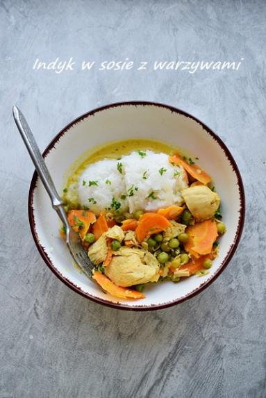 Zdjęcie - Potrawka z indyka w sosie curry z warzywami - Napiecyku - Przepisy kulinarne ze zdjęciami