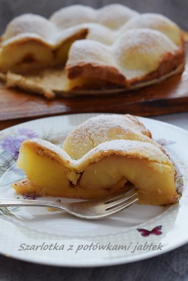 Zdjęcie - Szarlotka z połówkami jabłek na małą tortownicę - Napiecyku - Przepisy kulinarne ze zdjęciami