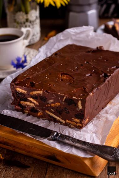 Zdjęcie - Blok czekoladowy z rodzynkami w rumie - Przepisy kulinarne ze zdjęciami