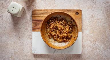 Zdjęcie - Drożdżowe wianki z cebulą i słonecznikiem - Przepisy kulinarne ze zdjęciami