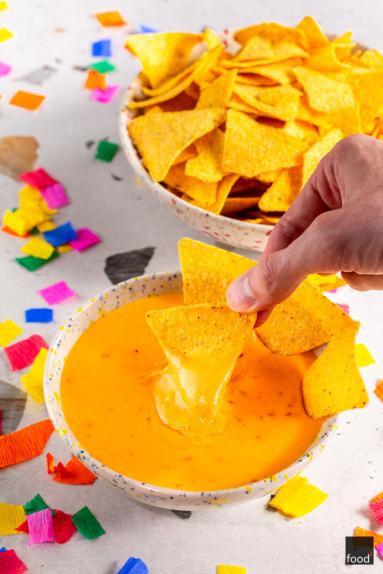Zdjęcie - Sos serowy do nachosów - Przepisy kulinarne ze zdjęciami