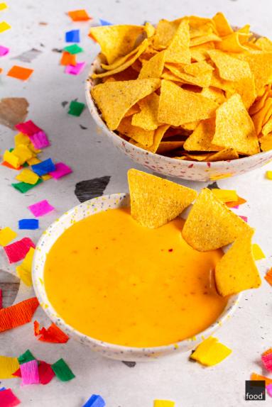Zdjęcie - Sos serowy do nachosów - Przepisy kulinarne ze zdjęciami