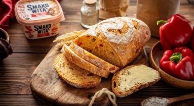 Zdjęcie - Chleb pszenny z papryką - Przepisy kulinarne ze zdjęciami