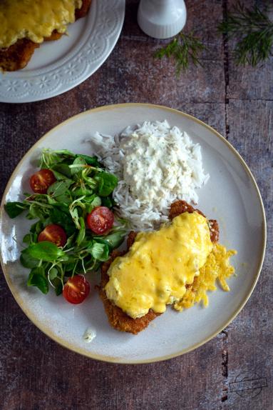 Zdjęcie - Udka kurczaka zapiekane z serem i sosem tatarskim - Przepisy kulinarne ze zdjęciami