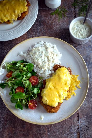 Zdjęcie - Udka kurczaka zapiekane z serem i sosem tatarskim - Przepisy kulinarne ze zdjęciami