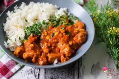 Zdjęcie - Curry z kurczakiem i pomidorami - Przepisy kulinarne ze zdjęciami