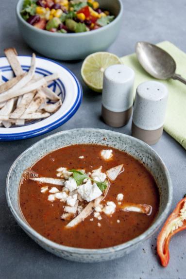 Zdjęcie - Meksykańska zupa fasolowa jeden składnik cię zaskoczy - Przepisy kulinarne ze zdjęciami