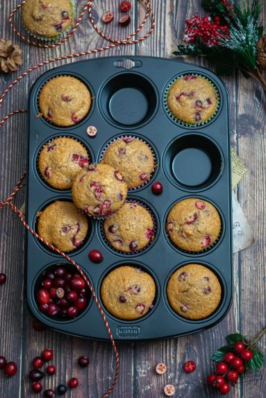 Zdjęcie - Muffinki piernikowe z żurawiną i czekoladą - Przepisy kulinarne ze zdjęciami
