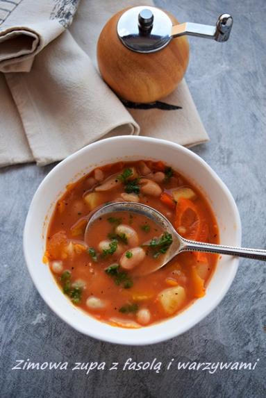 Zdjęcie - Zimowa zupa z warzywami i fasolą - Napiecyku - Przepisy kulinarne ze zdjęciami