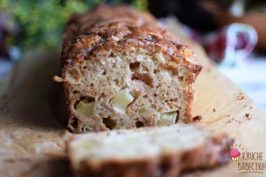Zdjęcie - Ekspresowe ciasto z jabłkami i cynamonową skorupką - Przepisy kulinarne ze zdjęciami