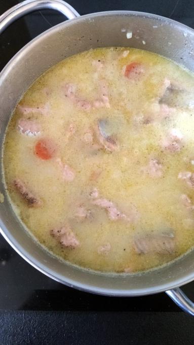 Zdjęcie - Zupa z serkiem topionym i rybą - Przepisy kulinarne ze zdjęciami