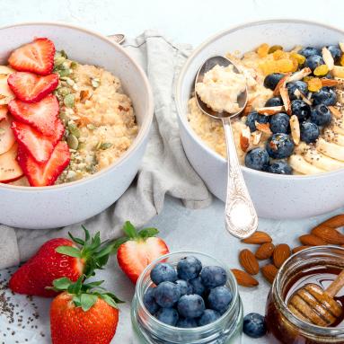 Zdjęcie - Fit Śniadanie dla Rodziny: Płatki Owsiane Power z Owocami i Orzechami - Przepisy kulinarne ze zdjęciami