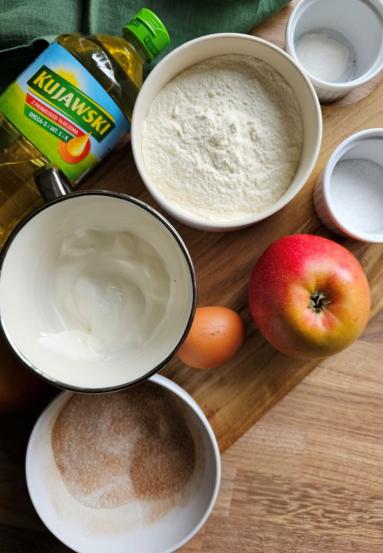 Zdjęcie - Pączusie z jogurtem greckim i jabłkiem - Przepisy kulinarne ze zdjęciami