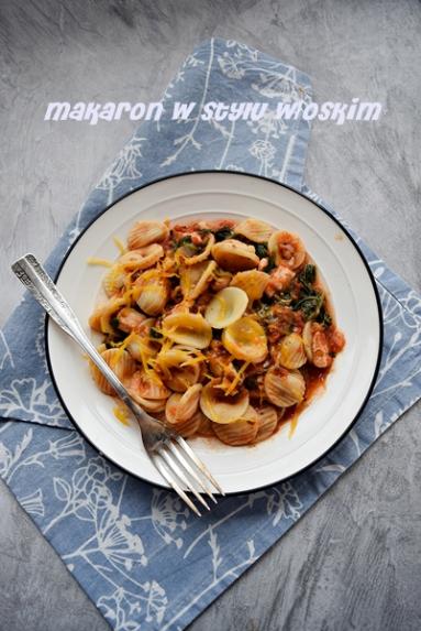Zdjęcie - Makaron z pomidorami z puszki w stylu włoskim - Napiecyku - Przepisy kulinarne ze zdjęciami