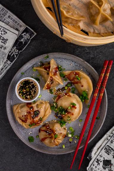 Zdjęcie - Chińskie pierożki jiaozi z wieprzowiną - Przepisy kulinarne ze zdjęciami