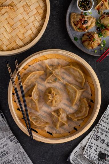 Zdjęcie - Chińskie pierożki jiaozi z wieprzowiną - Przepisy kulinarne ze zdjęciami