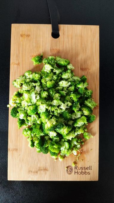 Zdjęcie - Naleśniki z kurczakiem, serem i brokułem - Przepisy kulinarne ze zdjęciami