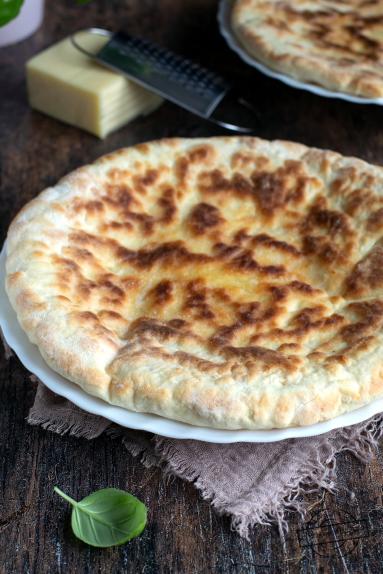 Zdjęcie - Jogurtowe chlebki z patelni (z szynką i serem) - Przepisy kulinarne ze zdjęciami