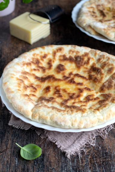 Zdjęcie - Jogurtowe chlebki z patelni (z szynką i serem) - Przepisy kulinarne ze zdjęciami