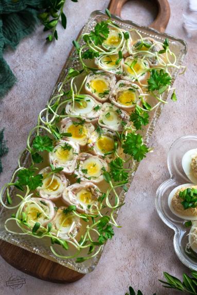 Zdjęcie - Roladki z szynki i jajka w galarecie - Przepisy kulinarne ze zdjęciami