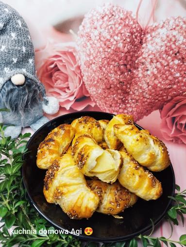 Zdjęcie - Ciasteczka " CAŁUSKI " z ciasta francuskiego z jabłkiem - Przepisy kulinarne ze zdjęciami