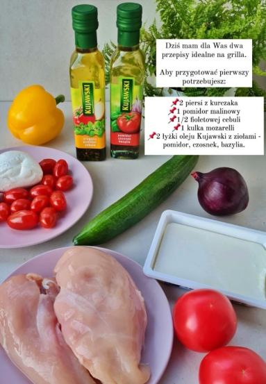 Zdjęcie - Kurczak z pomidorami, mozzarellą i fioletową cebulą oraz sałatką - Przepisy kulinarne ze zdjęciami