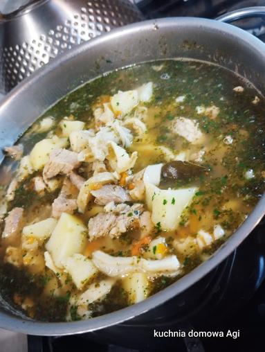 Zdjęcie - Zupa z flaczków wołowych z dodatkiem mięsa wieprzowego - Przepisy kulinarne ze zdjęciami