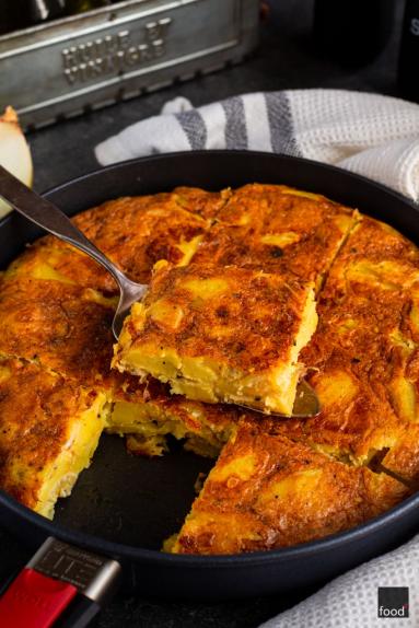 Zdjęcie - Tortilla de patatas – hiszpański omlet z ziemniakami - Przepisy kulinarne ze zdjęciami