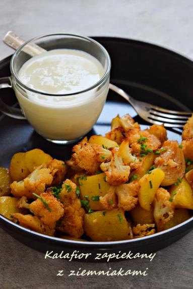Zdjęcie - Kalafior zapiekany z ziemniakami w ziołowej marynacie - Napiecyku - Przepisy kulinarne ze zdjęciami