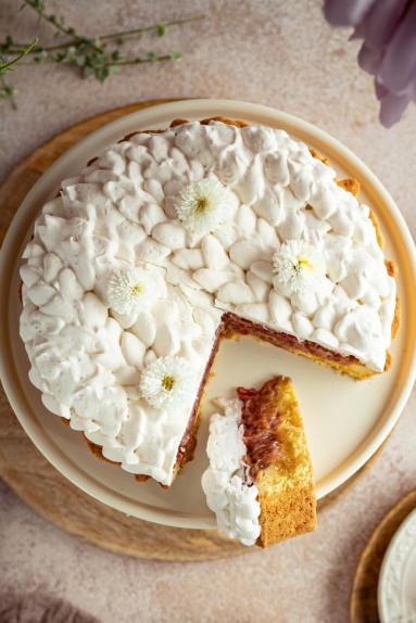 Zdjęcie - Ciasto na oleju z rabarbarem i bezą - Przepisy kulinarne ze zdjęciami