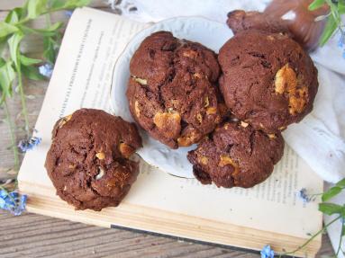 Zdjęcie - Najprostsze czekoladowe ciasteczka - Przepisy kulinarne ze zdjęciami