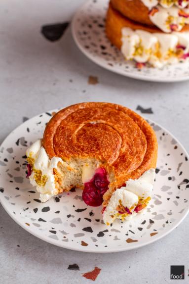Zdjęcie - Croissant rolls z malinami i kremem waniliowym - Przepisy kulinarne ze zdjęciami